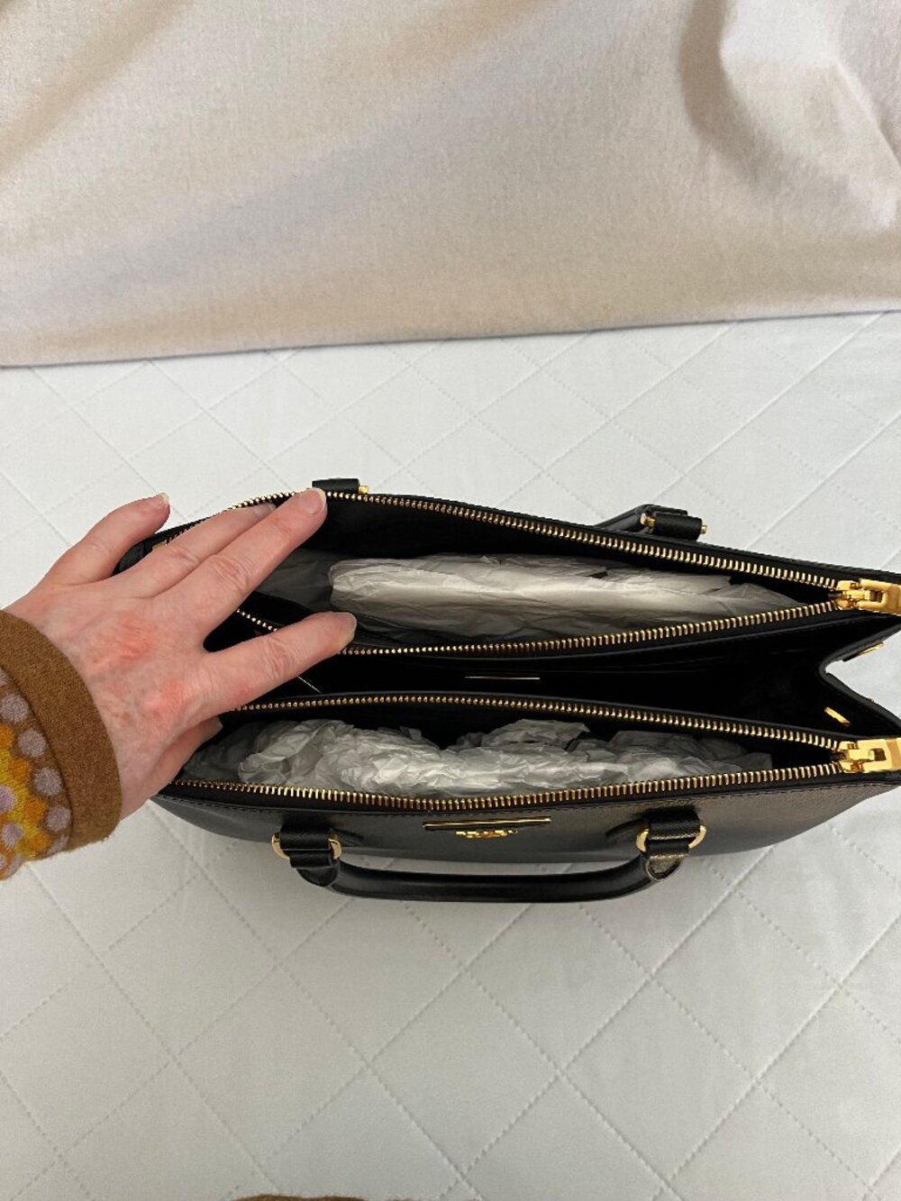 <<SOLD>> Prada Galleria Saffiano Leather Bag - Medium - Authentic - Picture 15 of 17